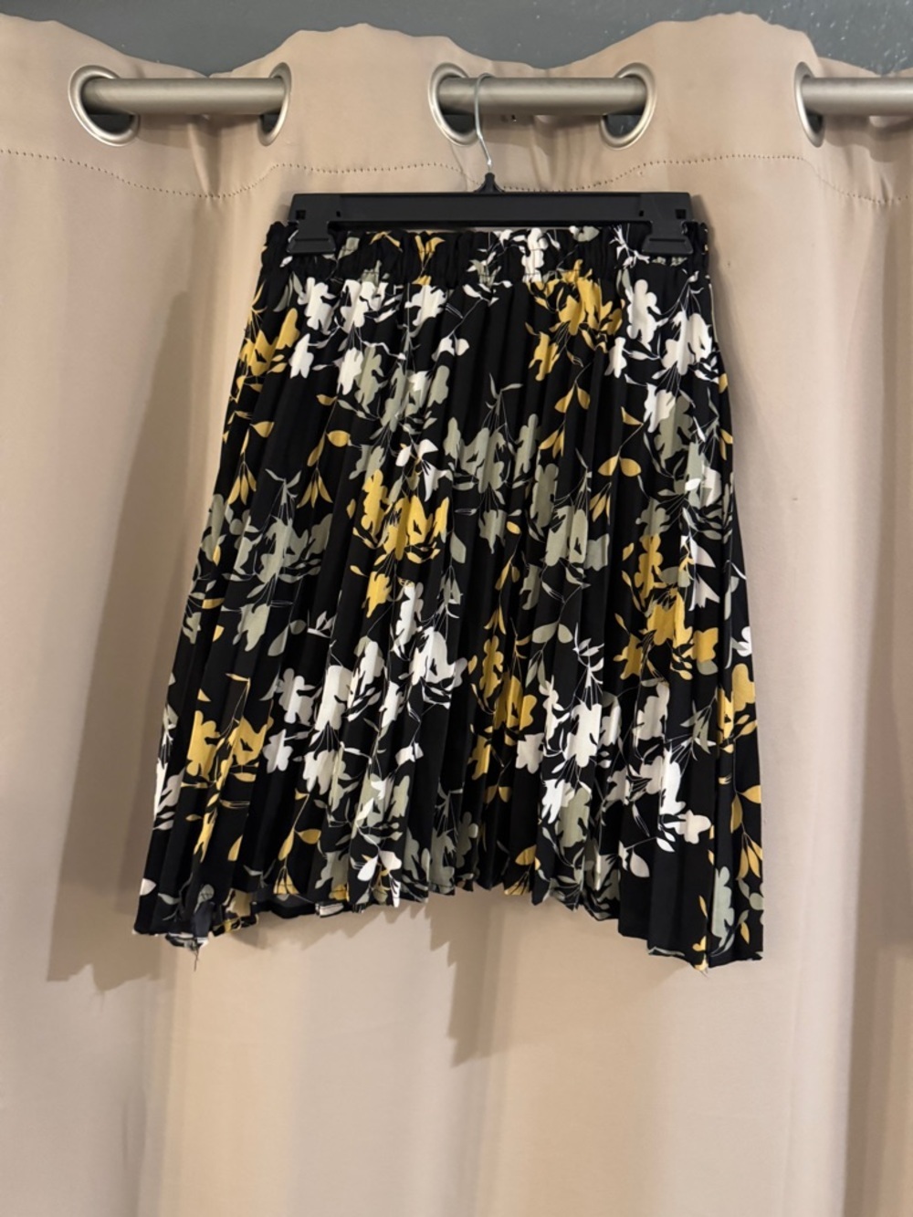 NWT S.Christina Collection Pleated Floral Mini Skirt - Picture 2 of 8